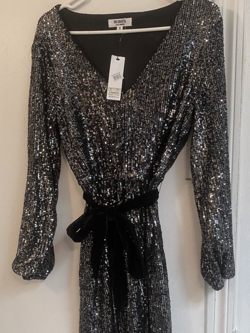 BB Dakota by Steve Madden Black/Silver Sequin Cocktail Dress Size MEDIUM – NWT